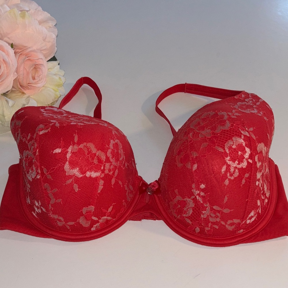 Victoria’s Secret Body By Victoria Lined Perfect Coverage 36DD Red lace Bra